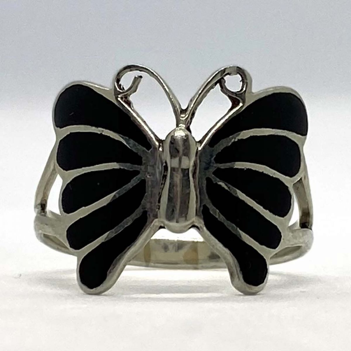 Srebrni prsten crni leptir